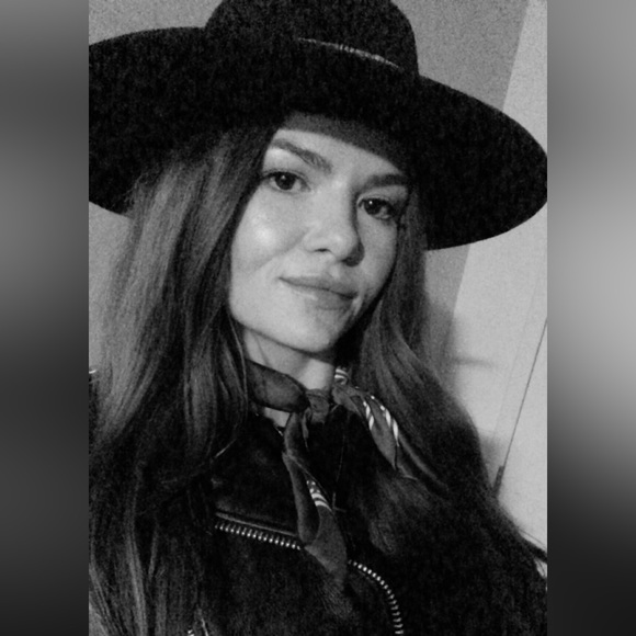 Meet your Posher, Bronwen - Picture 1 of 1